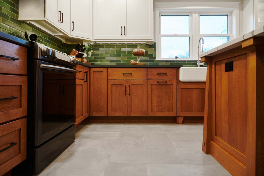 Quartersawn Oak in Phoenixville, PA kitchen remodel — Two-tone Shaker cabinetry